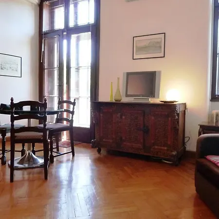 Apartment Parliament Park